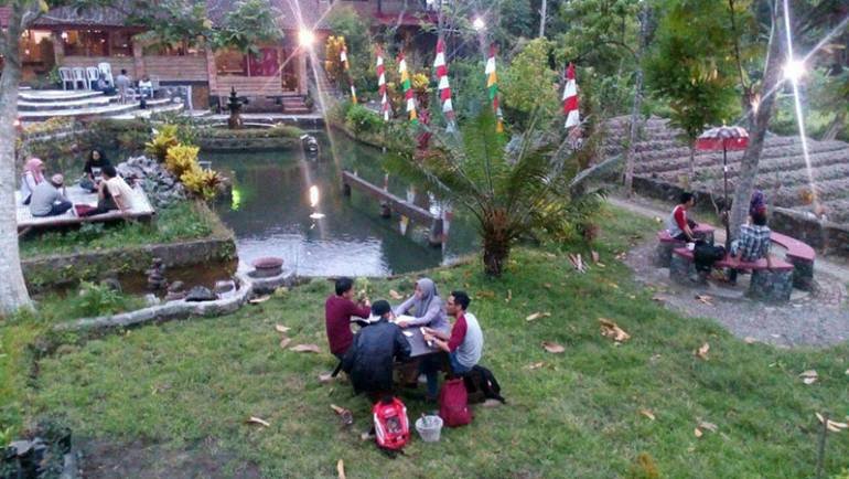 Pendidikan Indonesia dalam Perspektif Roem Topatimasang