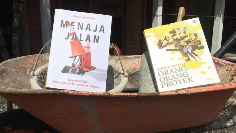 Orang-Orang Proyek dan Negara Proyek