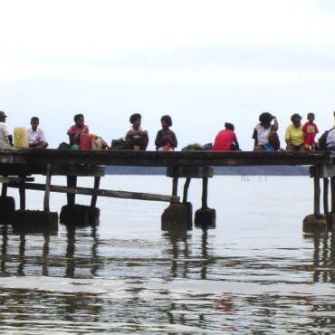 Bumi Terkikis, Hidup Tergerus